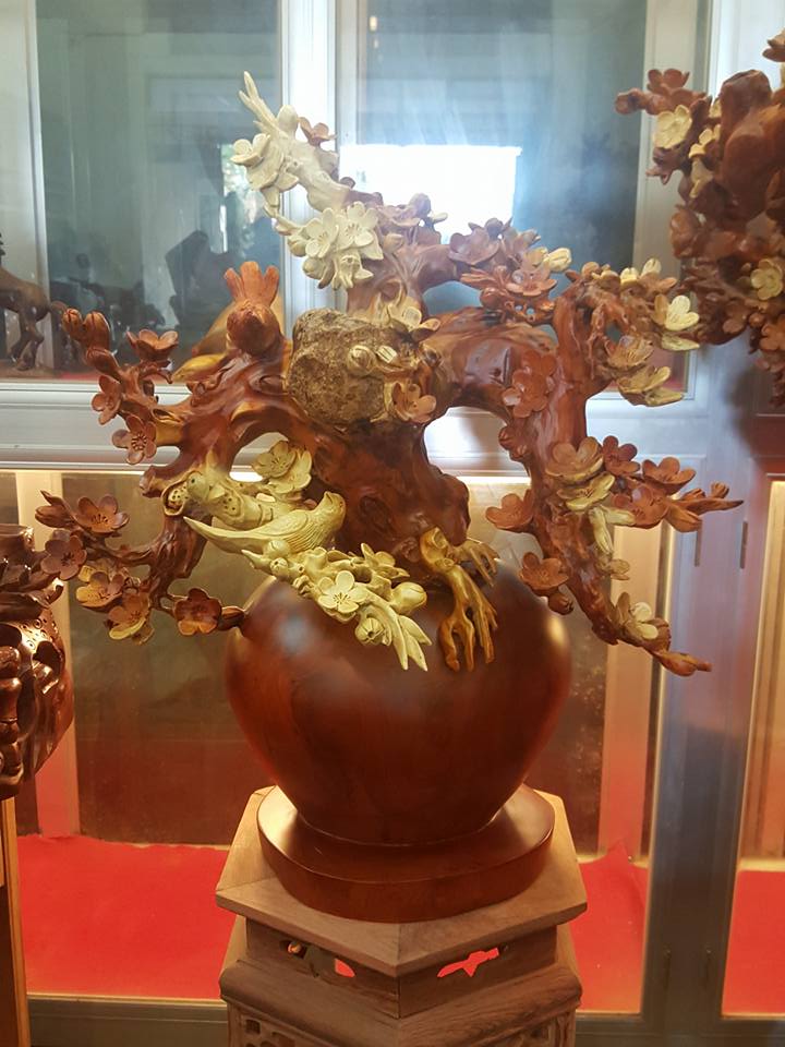 Bình hoa mai phú quý gỗ hương 70x58x40cm