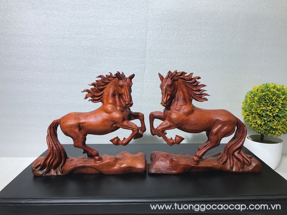Cặp ngựa phong thủy để bàn gỗ hương 22x24x6cm